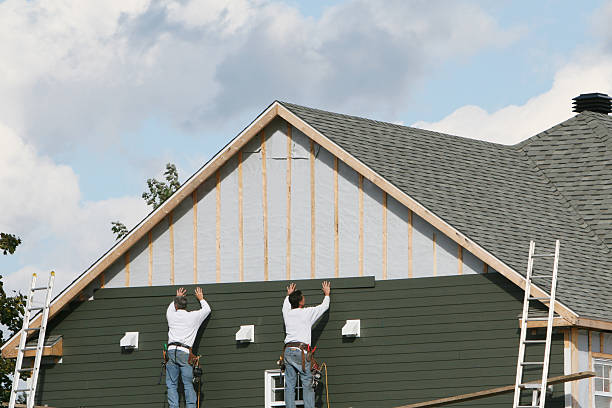 Professional Siding technician working in Ashville, OH